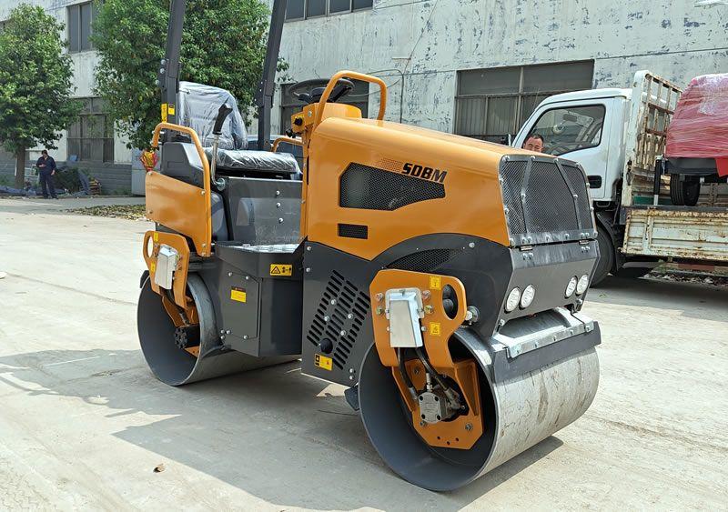 廣交會客戶訂購我廠小型壓路機(jī)產(chǎn)品持續(xù)發(fā)貨中